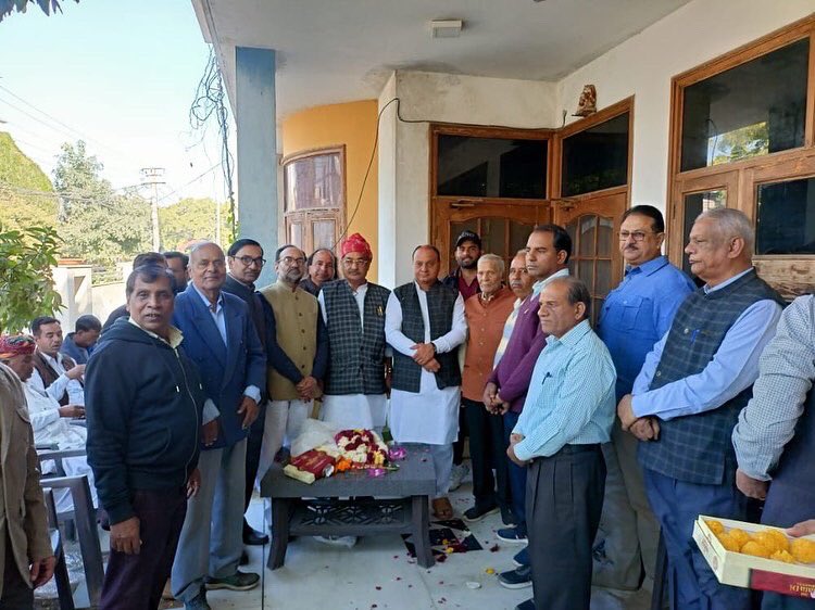 anilsharmainc's tweet photo. आज जयपुर सरदारशहर हॉउस में राजस्थान ब्राह्मण महासभा के पदाधिकारियों एवं सदस्यों से भेंट की। 

विधायक पद पर निर्वाचित होने पर आज ब्राह्मण महासभा द्वारा सम्मान किया गया। समाज द्वारा मिले मान-सम्मान से अभिभूत हूँ व समाज के पदाधिकारियों एवं समस्त ब्राह्मण बंधुओं का हार्दिक आभारी हूँ। https://t.co/REyZRyVKbU