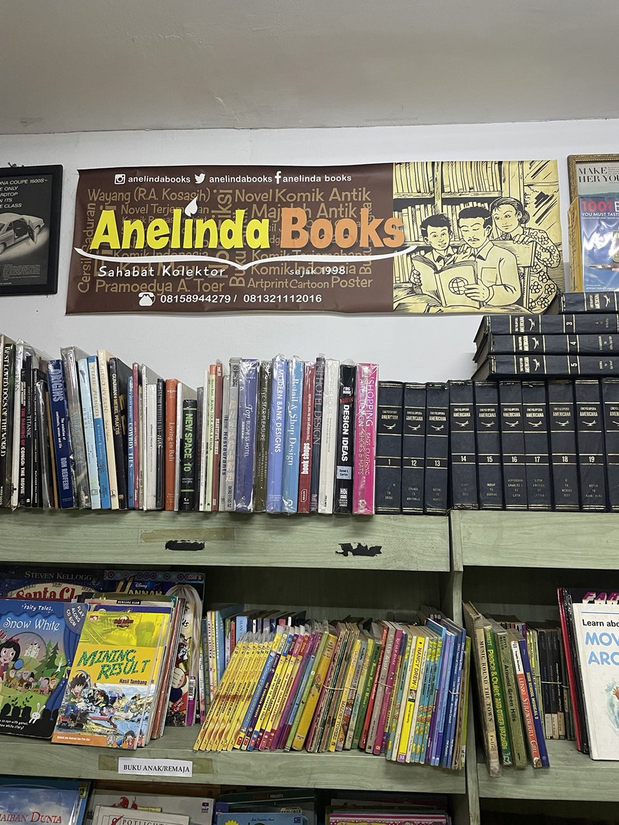sintiaastarina's tweet photo. BSD-Tangsel punya surga buku-buku jadul lainnya, lho. Toko buku bekas ini udah berdiri sejak tahun 1998 dan kayaknya cocok banget didatengin para kolektor. https://t.co/XlrUaSpGsA
