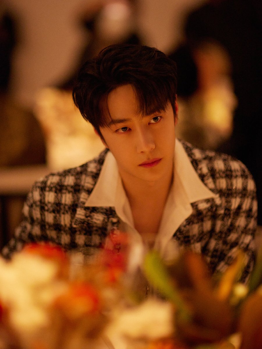 ZSWW_MM_FC's tweet photo. 2022.12.10 YIBO-OFFICIAL Weibo Update(1/3)

2022/23 "CHANEL - DAKAR" Métiers d'Art Collection ယဉ်ကျေးမှုနှင့် အနုပညာပေါင်းစပ်မှုကို တွေ့ကြုံခံစားပြီးလွတ်လပ်မှုနှင့်လက်ရာမြောက်သောတီထွင်ဖန်တီးမှုရှင်သန်မှုကိုသက်သေခံပါ။

#WangYiBo王一博  #၀မ်ရိပေါ်
#WangYiboxCHANEL
#XTFMM
#ZSWWMMFC https://t.co/wYLAdvWyTr