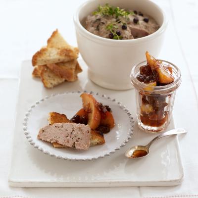 DeliaOnline's tweet photo. Saturday's #recipeoftheday - Potted Pork with Juniper and Thyme, with a Marmalade of Apples, Raisins and Shallots https://t.co/0hBDlTtECj #porkrecipes #starters #pottedmeat #Christmascooking #recipes #DeliasChristmas https://t.co/3a6gEEbJoi