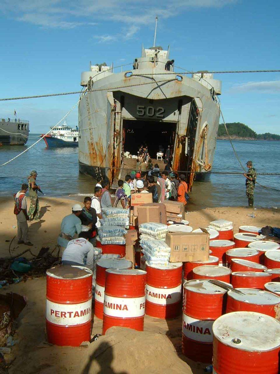 Mighty War on Twitter: "Sementara KRI Teluk Bayur (502) lainnya yang