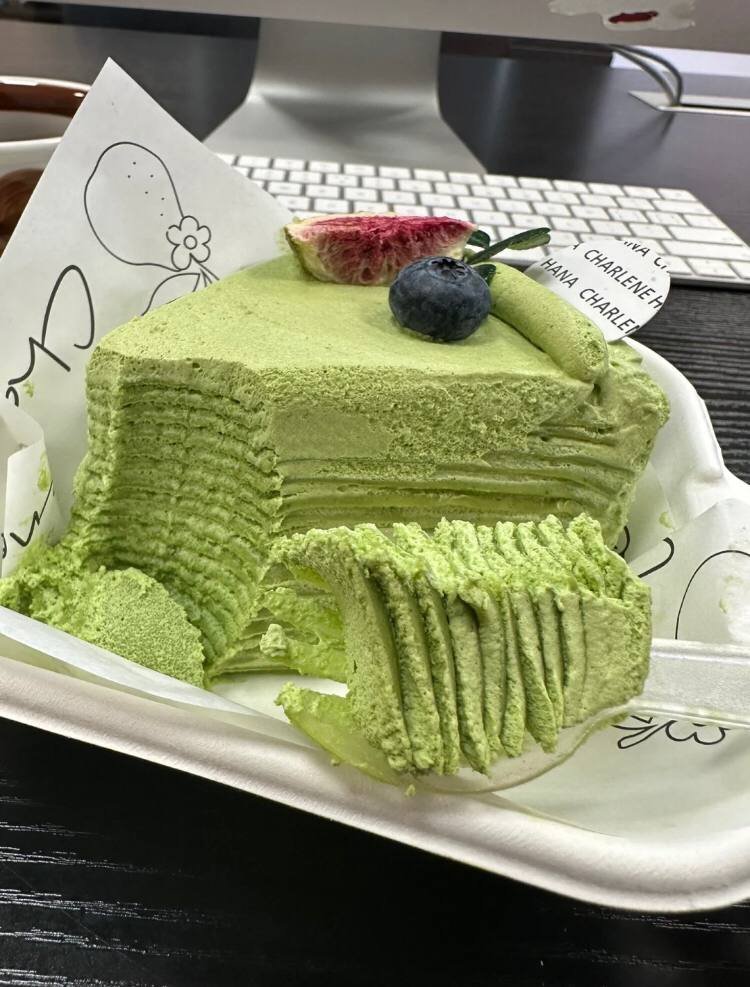 今日はカフェでコーヒーとケーキを買いましたね。
ケーキは3つ食べたいくらい美味しいですね🤤
でも1個食べ終わるともたないんですよね😋🤣