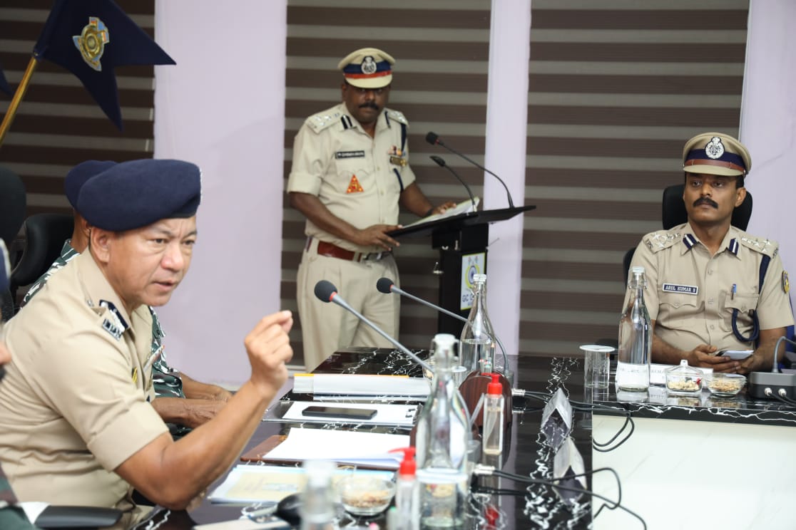 crpfindia's tweet photo. Sh. @sthaosen, DG #CRPF visited  Group Centre, Avadi, Chennai and reviewed the operational preparedness of the Force. He also interacted with the Officers of Avadi, Peringome, Coimbatore, and Chitoor Recruit Training Centres and reviewed the training courses conducted there. https://t.co/SlgFfMCg1i