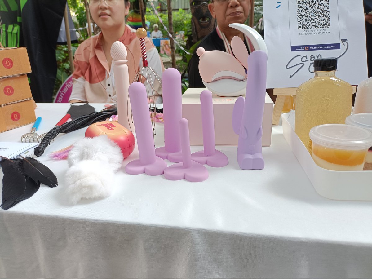 วันนี้มางานเบิกบานเฟส สุขภาวะและสุขภาวะทางจิตวิญญาน (Spiritual and Wellbeing Festival) ที่ สวนครูองุ่น ได้เจอ <a href="/Daydm_Cafe/">Day/DM - Moon blood festival 2-7 กันยายน</a> ด้วยแหละ 👀✨