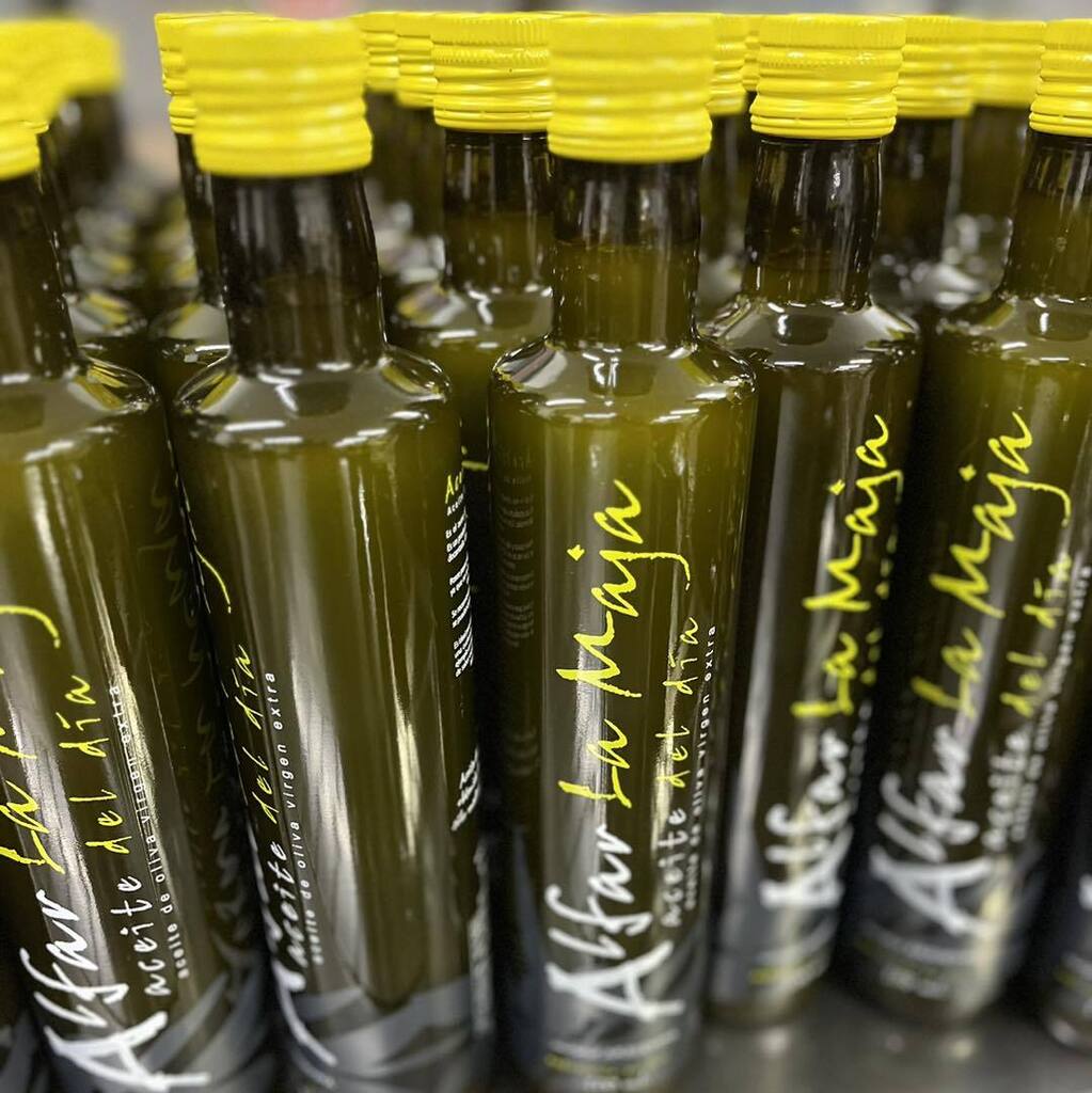 AceitesLaMaja's tweet photo. Y aquí las últimas botellas del aceite del día de esta campaña, aún estás a tiempo

#aove #evoo  #zumo #juice #green #verde #arbequinaoliveoil #extravirgen #extravirginoliveoil #dietamediterranea #arbequina #evoolovers #extravırgınoliveoil #gourmet #evoo… https://t.co/KY05nzfD6N https://t.co/aCkhtAv7Cd