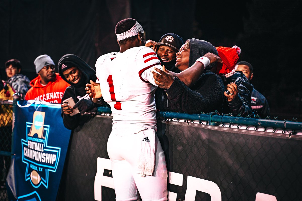 UIWFootball's tweet image. 𝗦𝗘𝗠𝗜𝗙𝗜𝗡𝗔𝗟𝗦 𝗕𝗢𝗨𝗡𝗗 🔥🔥🔥

#TheWord | #FCSPlayoffs