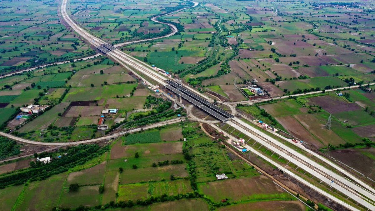 airnewsalerts's tweet photo. PM @narendramodi to inaugurate Phase - I of Samruddhi Mahamarg, covering distance of 520 Kms and connecting Nagpur and Shirdi. 

701 Km expressway - being built at cost of about Rs 55,000 crore - is one of India's longest expressways, passing through Maharashtra’s 10 districts. https://t.co/MnlpxECszc