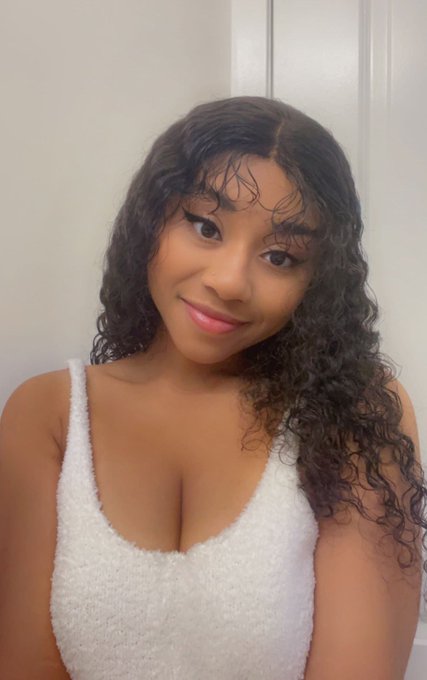 1 pic. my boobs are getting bigger ??? https://t.co/YJNmGLMHoI