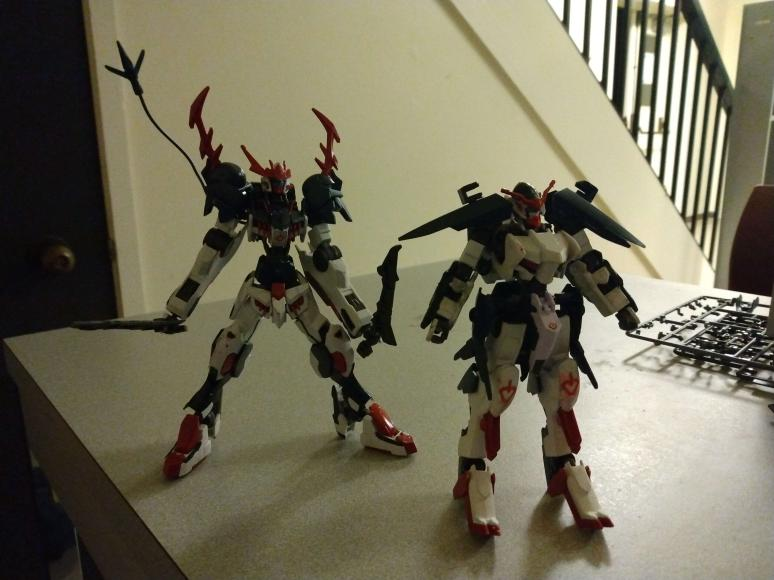 DanPootisBird's tweet photo. But the main draw to the gunpla is its ability to split from centaur mode into the Gundam Barbatartarus and the Gundam Barbaric EX. 
(Apologies for the poor lighting, it was a product of circumstances) https://t.co/wAr8Vdid6N