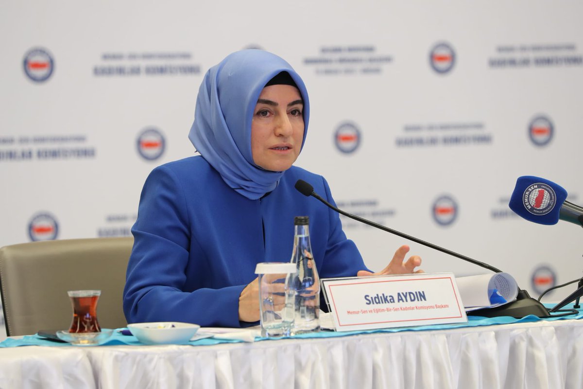 MemurSenKadin's tweet photo. Çalışma hayatının insan onuruna yaraşır olması ve mobbinge sıfır tolerans  hedefiyle düzenlediğimiz 

“ÇALIŞMA HAYATINDA MOBBİNGLE MÜCADELE ” 

Çalıştayımız, Kadınlar Komisyonu Başkanımız Sıdıka Aydın’ın sunumlarıyla başlamıştır.

@_aliyalcin_ 
@Sdka_Aydin https://t.co/Grva2o2L3s