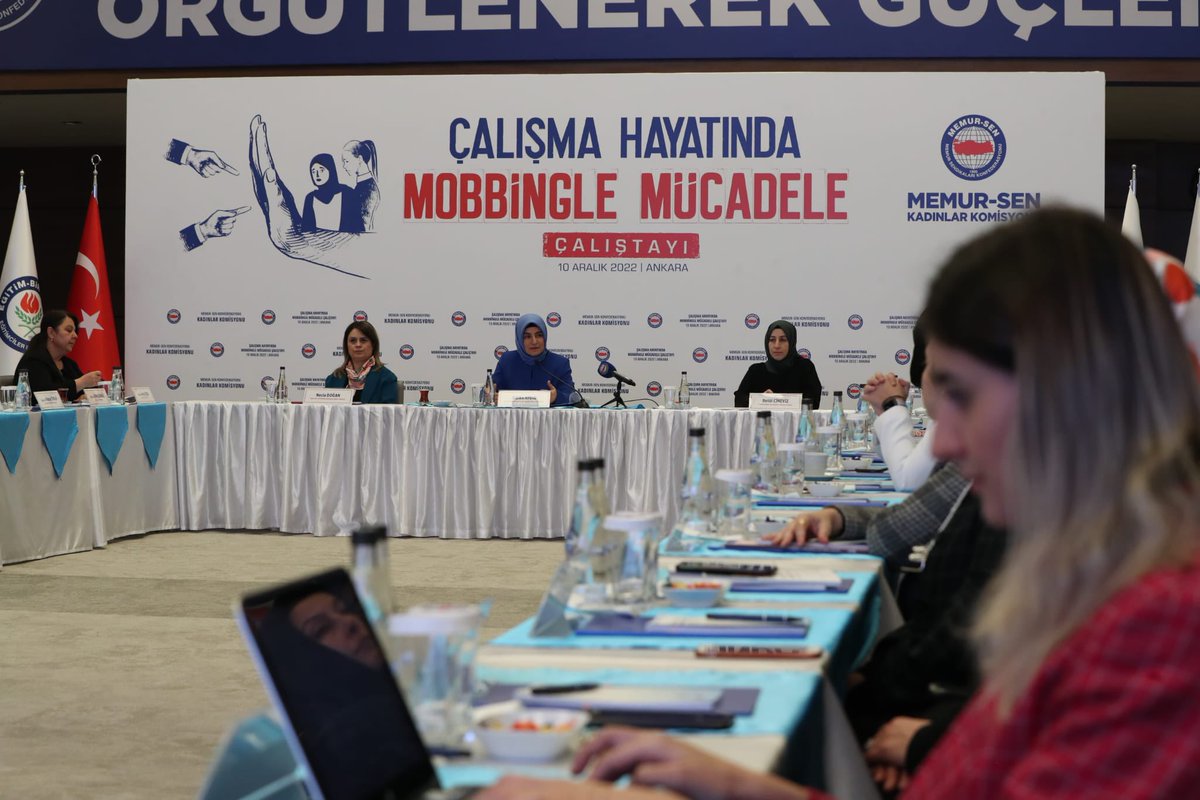 MemurSenKadin's tweet photo. Çalışma hayatının insan onuruna yaraşır olması ve mobbinge sıfır tolerans  hedefiyle düzenlediğimiz 

“ÇALIŞMA HAYATINDA MOBBİNGLE MÜCADELE ” 

Çalıştayımız, Kadınlar Komisyonu Başkanımız Sıdıka Aydın’ın sunumlarıyla başlamıştır.

@_aliyalcin_ 
@Sdka_Aydin https://t.co/Grva2o2L3s