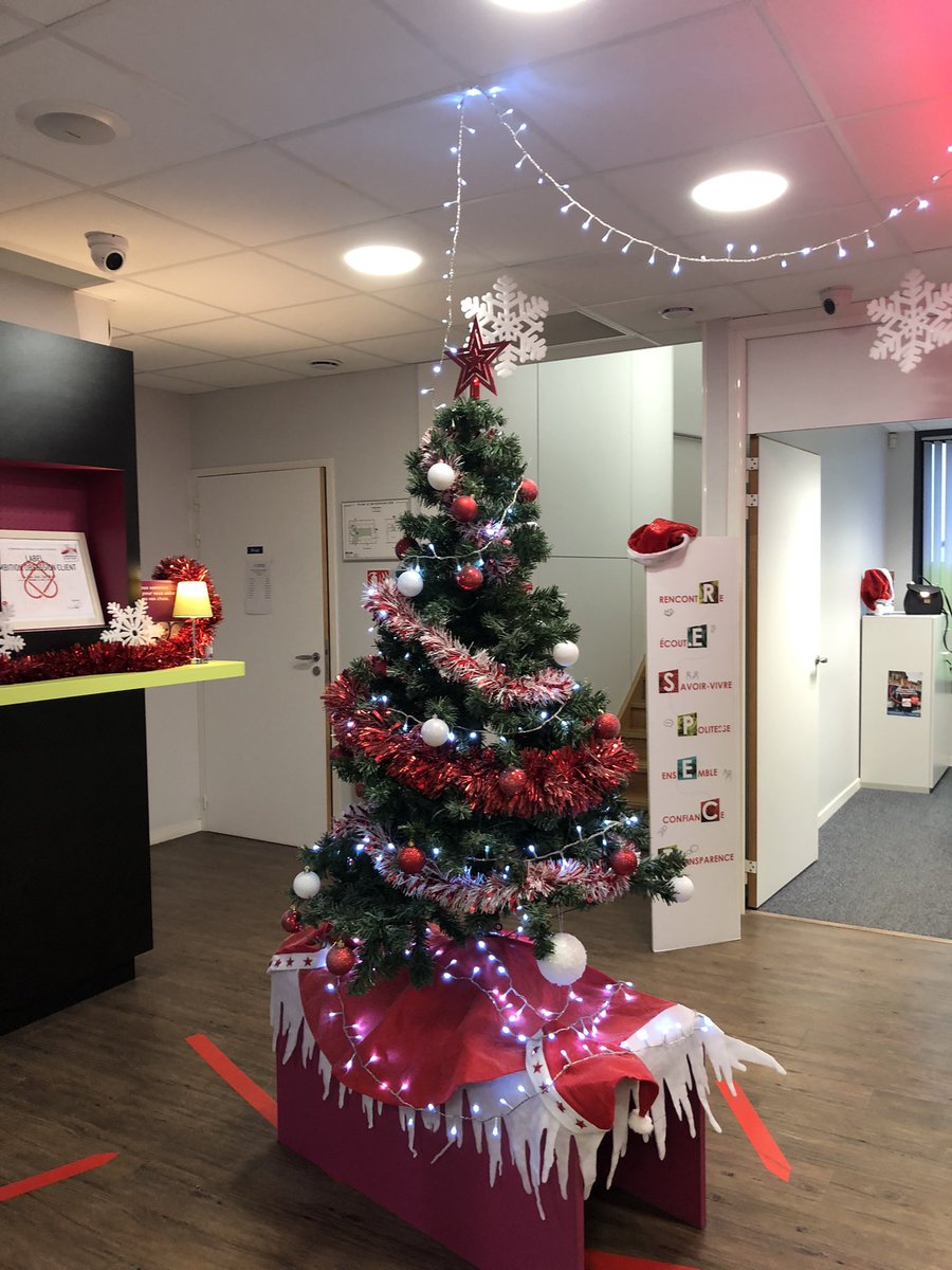 cmsostmichel16's tweet photo. C’est Noël à Saint Michel ! 🎅🏼🎄 #noël #cmso https://t.co/6P1ArIZOJj