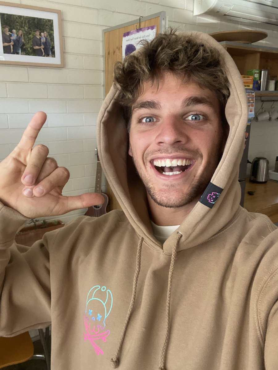 First Web3 merch and I’m fckn stoked 🔥

<a href="/quirkiesnft/">Quirkies</a> killed it and I now feel even more apart of the community ❤️

Super grateful for <a href="/SyntribosStable/">Syn</a> and the team for the experience they’ve created for us all 🤝