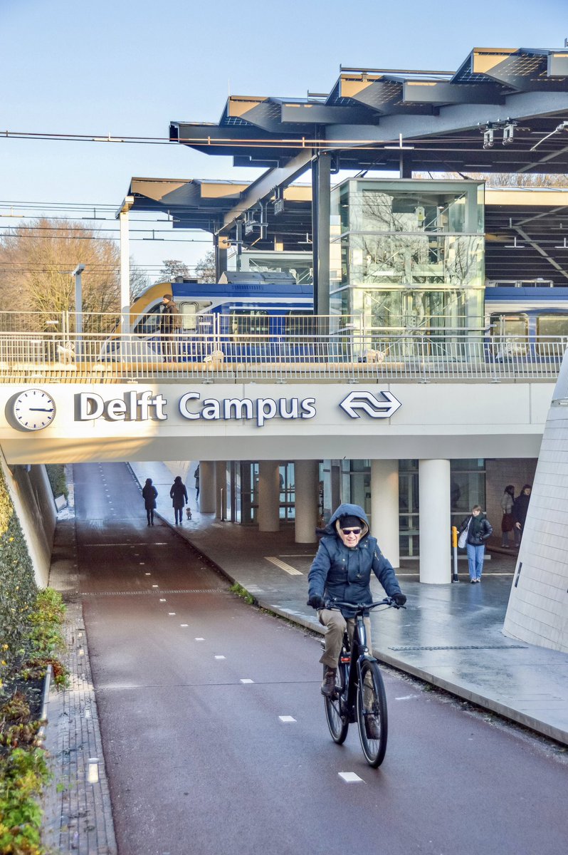 modacitylife's tweet image. A train that runs on 100% wind power, at a station that runs on 100% sun power, fed by a bike that runs on 100% leg power.
The technology needed for a better mobility future isn’t waiting to be discovered by corporations; it exists and is waiting to be discovered by politicians.