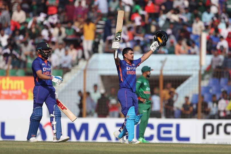 வங்கதேசத்துக்கு எதிரான 3-வது ஒருநாள் போட்டியில் 200 ரன்கள் அடித்து சாதனை படைத்தார் இஷான் கிஷன்

#IshanKishan #BANvsIND #India #DoubleCentury #TrendGlitz
