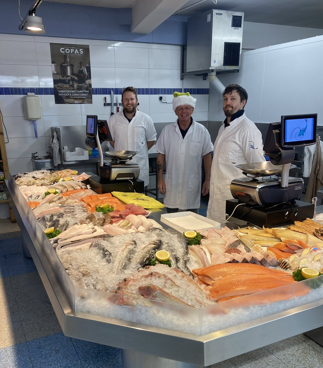 TheEasyFishCo's tweet image. Festive fishmongers! The boys are raring to go this morning, open 9am - 4pm, get yourself down ❄️ 🎄 🦞 #shoplocal #fishmongers #easyfish #seafoodrestaurant #theheatons #heatonmoor #wilmslow #cheshire #manchester