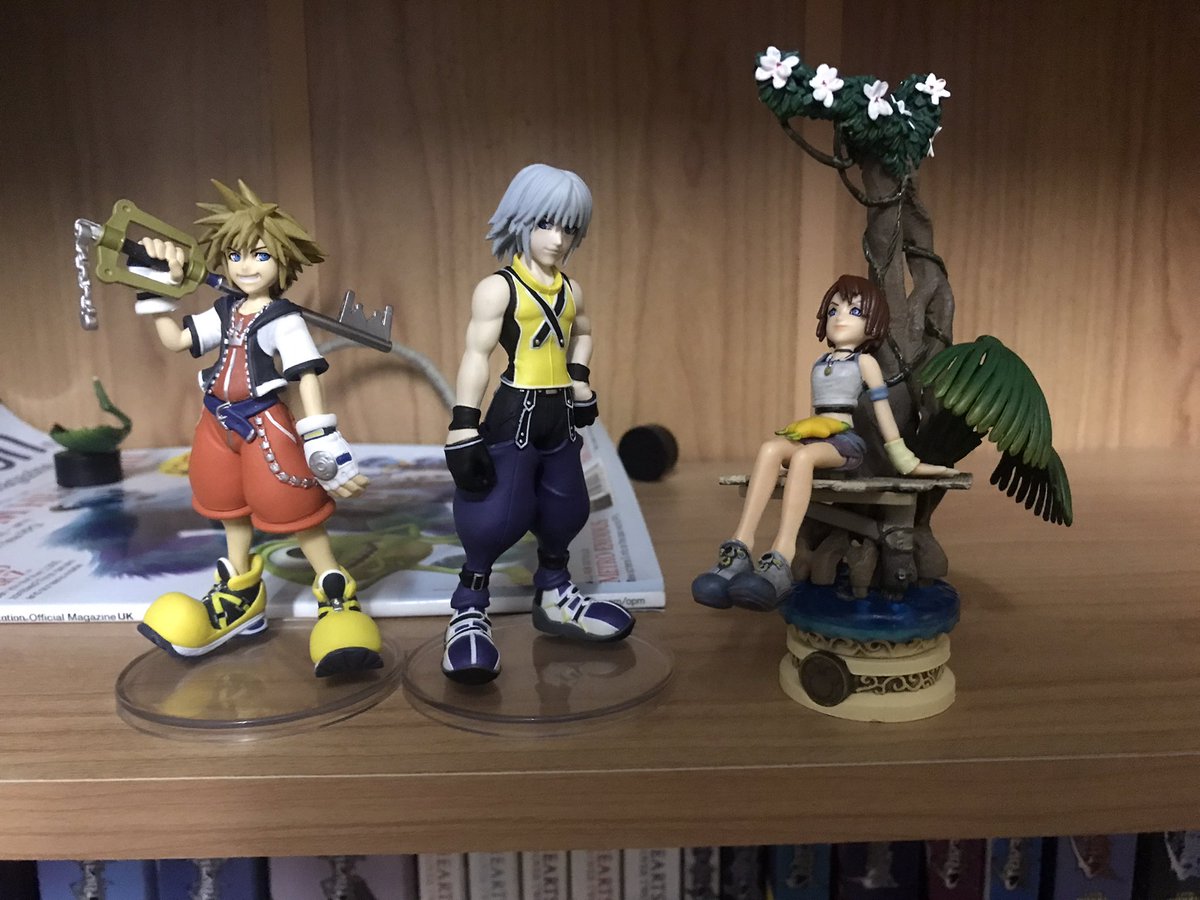 I finally managed to put my KH1 Kairi with my KH1 Sora and Riku figures. They look incredible together. #KingdomHearts #Disney #KingdomHearts3 #Sora #Figure #Toy #Toys #Kairi #Riku #SoKai #MickeyMouse #DonaldDuck #Goofy #Game #Games #Gamer #Gamers #Gaming