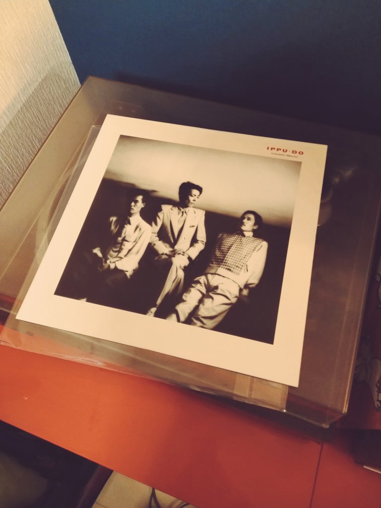kaolucus's tweet photo. レコードを久々に買った。普通に売ってると思わんかった。やった。 https://t.co/7VVfwlutuW