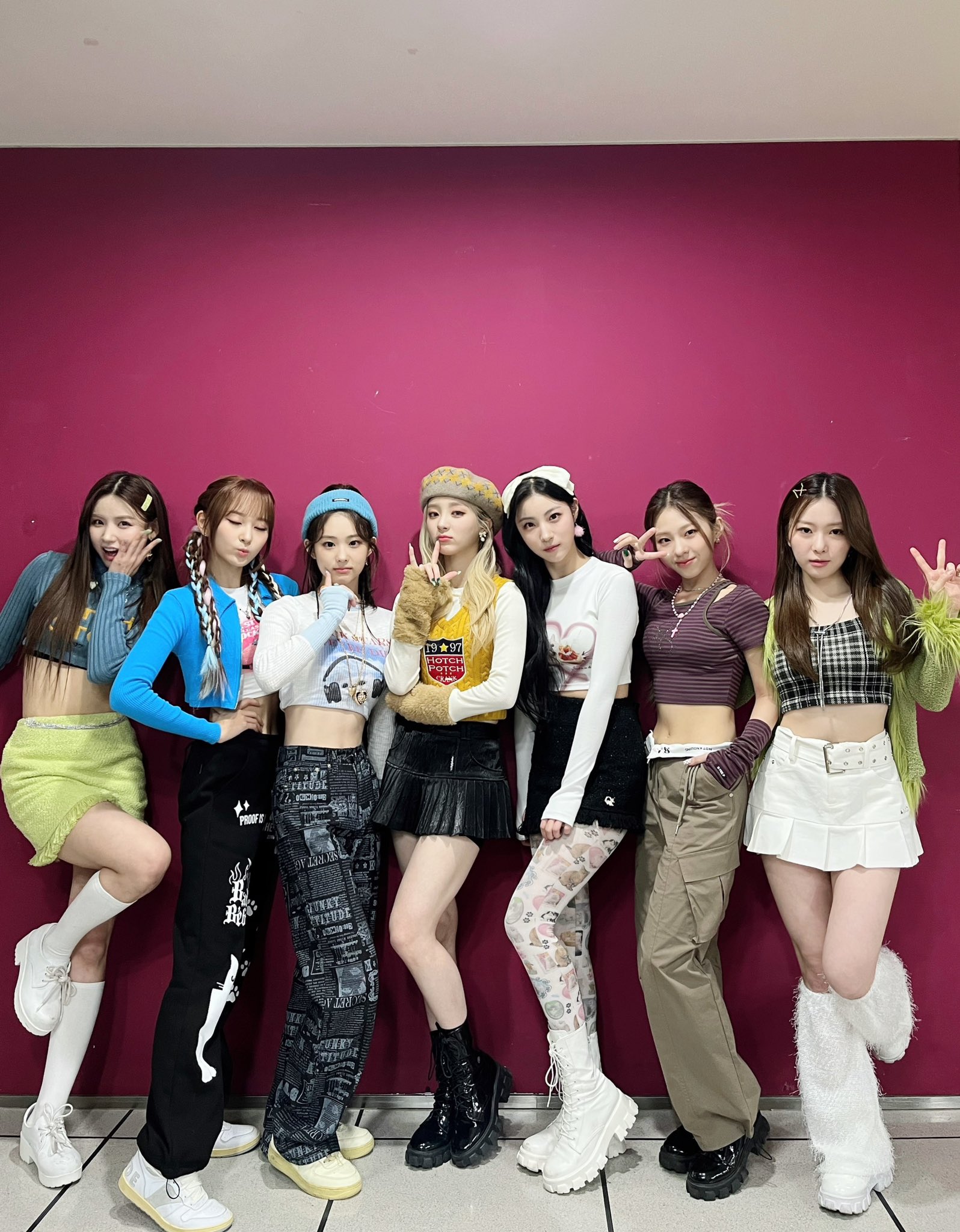 FjmsD49aAAAfK6Y?format=jpg&name=large