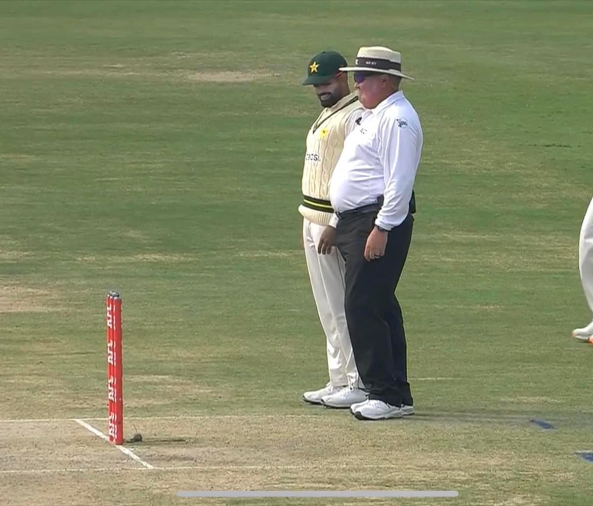 cricketpakcompk's tweet photo. Some fun in the middle 😅

#PAKvENG #BabarAzam #MaraisErasmus https://t.co/btvvhqml4B