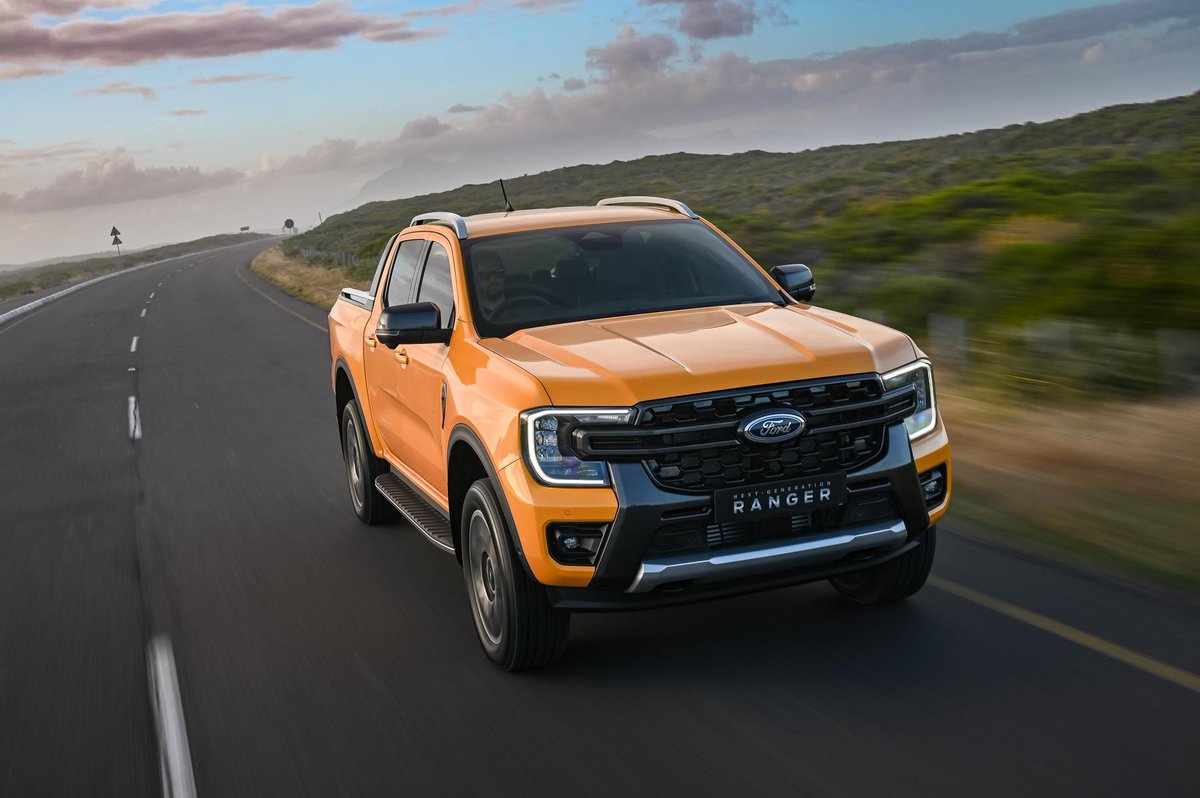 SangKip4's tweet photo. Quick one. Toyota Hilux or Ford Ranger ? https://t.co/BxsXwd93uq