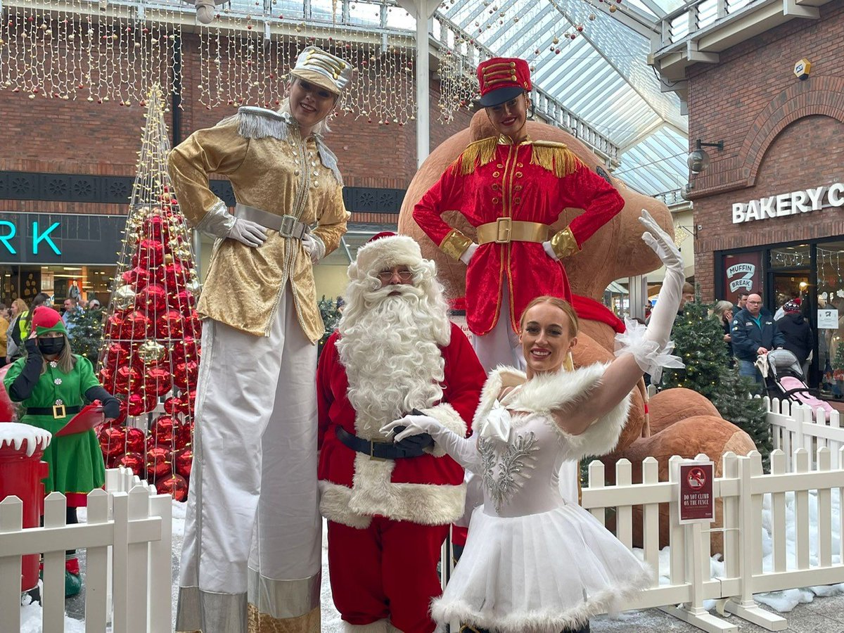 TheLanesSC's tweet image. We had great fun last weekend! Join us today and tomorrow in our grotto and meet Santa and his Elves from 11am to 2.30pm! 🎅🎄 

Don't miss the lovely Rainbow Elves from Rainbow Wishes Foundation too! 

#Santa #VisitSanta #LanesChristmas