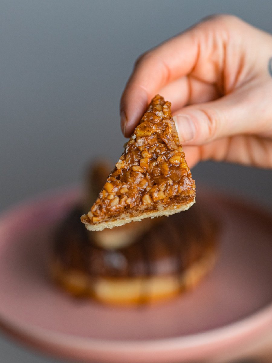 Time for another weekend special! Today and tomorrow we have our Nussecke donut on the menu! 😍

Come by any of our Berlin or Hamburg locations and try it out 😋🍩