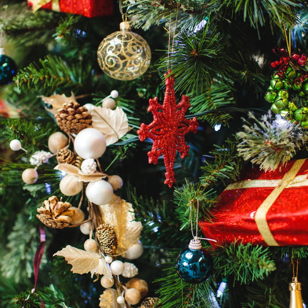 Find us <a href="/County_Mall/">County Mall Crawley</a> Crawley today to get all your Christmas wrapping done. We'll be joined by One Voice Choir at 2pm too! Sunday will also see us host our first Tree of Light Service at Copthorne Effingham Hotel, 4pm: stch.org.uk/treeoflight-22/ 👈A festive filled weekend!🧡