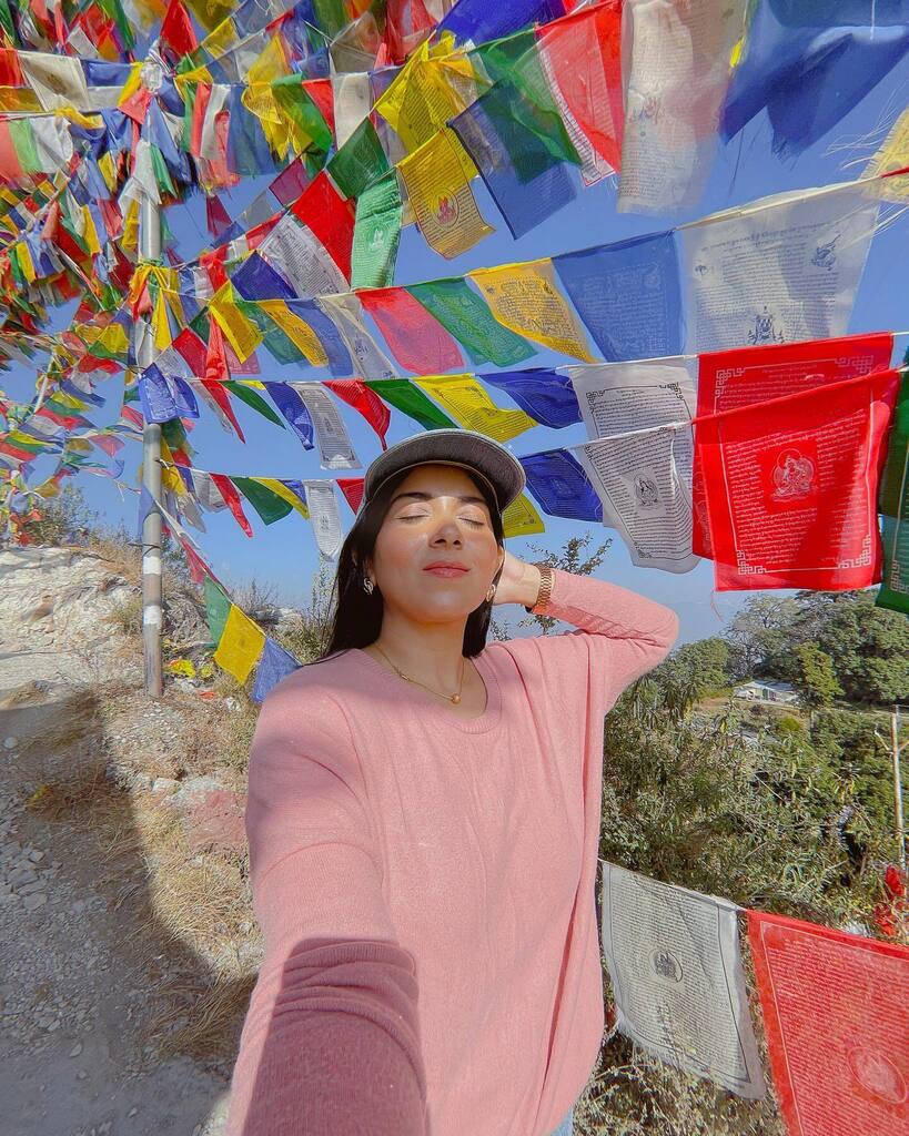 bhumika_t's tweet photo. Mera Dil Kahi Door Pahadon Me Kho Gaya ❤️

#dalaihills #mussoorie #mussooriediaries #uttarakhand_travel_diaries #indiantravelgram #indiantraveller #indiantravelvlogger #indiantravelblogger #wintersunshine #sunkissed🌞 https://t.co/TVRk4cJM4I https://t.co/vivFjiOQI3
