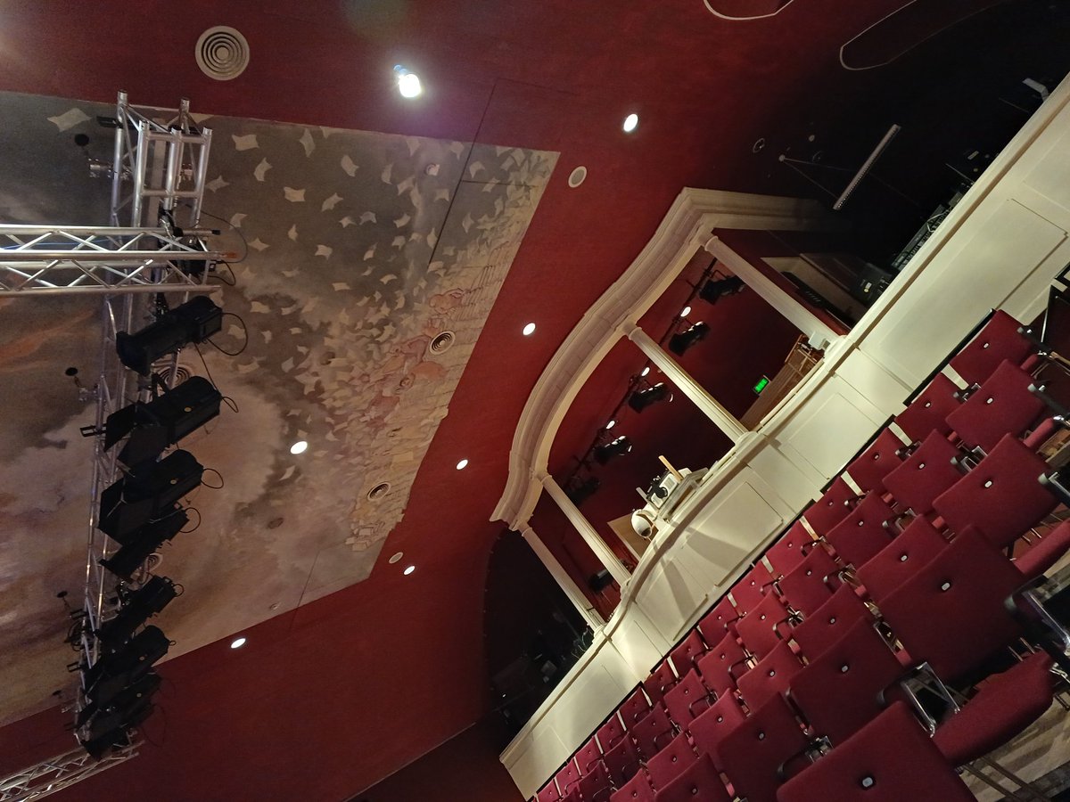 Gestern gab es #DerEingebildeteKranke am Schauspielhaus #Neubrandenburg. Ein sehr unterhaltsamer Abend im Rahmen meiner winterlichen #Kultour durch #MV. Absolut empfehlenswert!
#MecklenburgVorpommern #theater #moliere #Komödie #mvtutgut #theaterliebe #theaterfans #Kultur #Winter