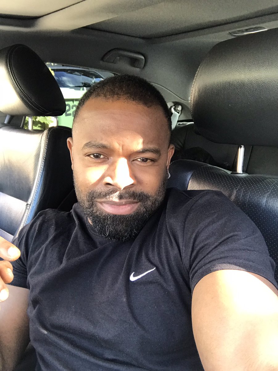 For the love of the movie U-TURN 🎬 please spread the news. It’s on Netflix! Weekend too sure!