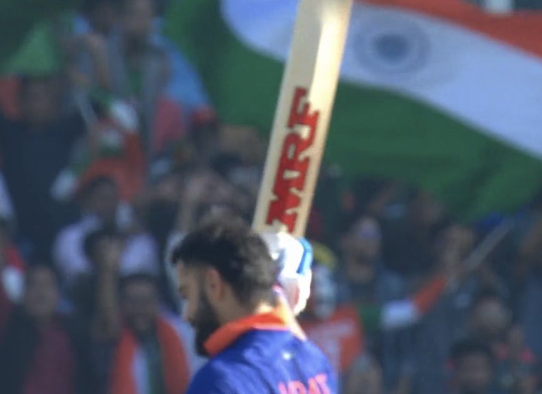 indiantweetrian's tweet photo. ⭐⭐🥳Manifesting #72NDCENTURY started from this #INDvsBAN series ,
💫SHOULD WE BOW TO KING @imVkohli ??🛐
Yes , TL will be #kohlified 💫
#ViratKohli𓃵 https://t.co/wkCWZnbifx