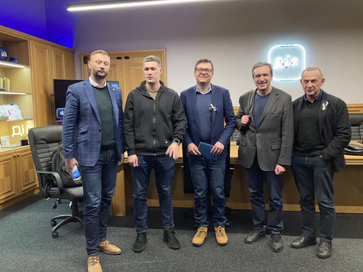 MaZaborowski's tweet photo. Our team in the Ukraine Ministry of digitalisation meeting Minister ⁦@FedorovMykhailo⁩, including ⁦@PavloSheremeta⁩ ⁦@RobertVassGLB⁩ and Arkadyi Dobkin https://t.co/4KfMLhZFBU