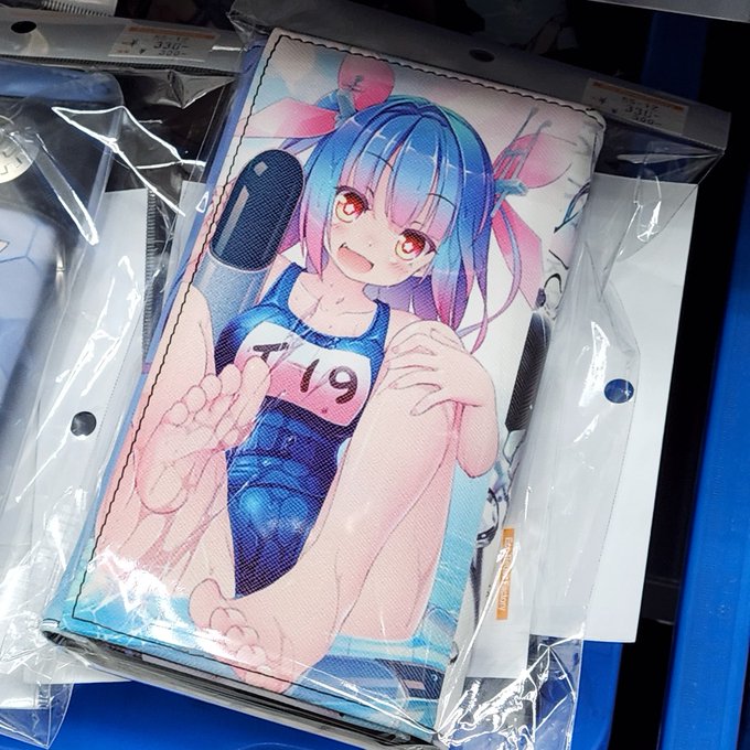 ブッコフにこーいうのいっぱいあったけどイラスト無断使用グッズ臭がする🤔
裏側全然違う人ぽい絵だったし

だがいくちゃんえちかわ😊 