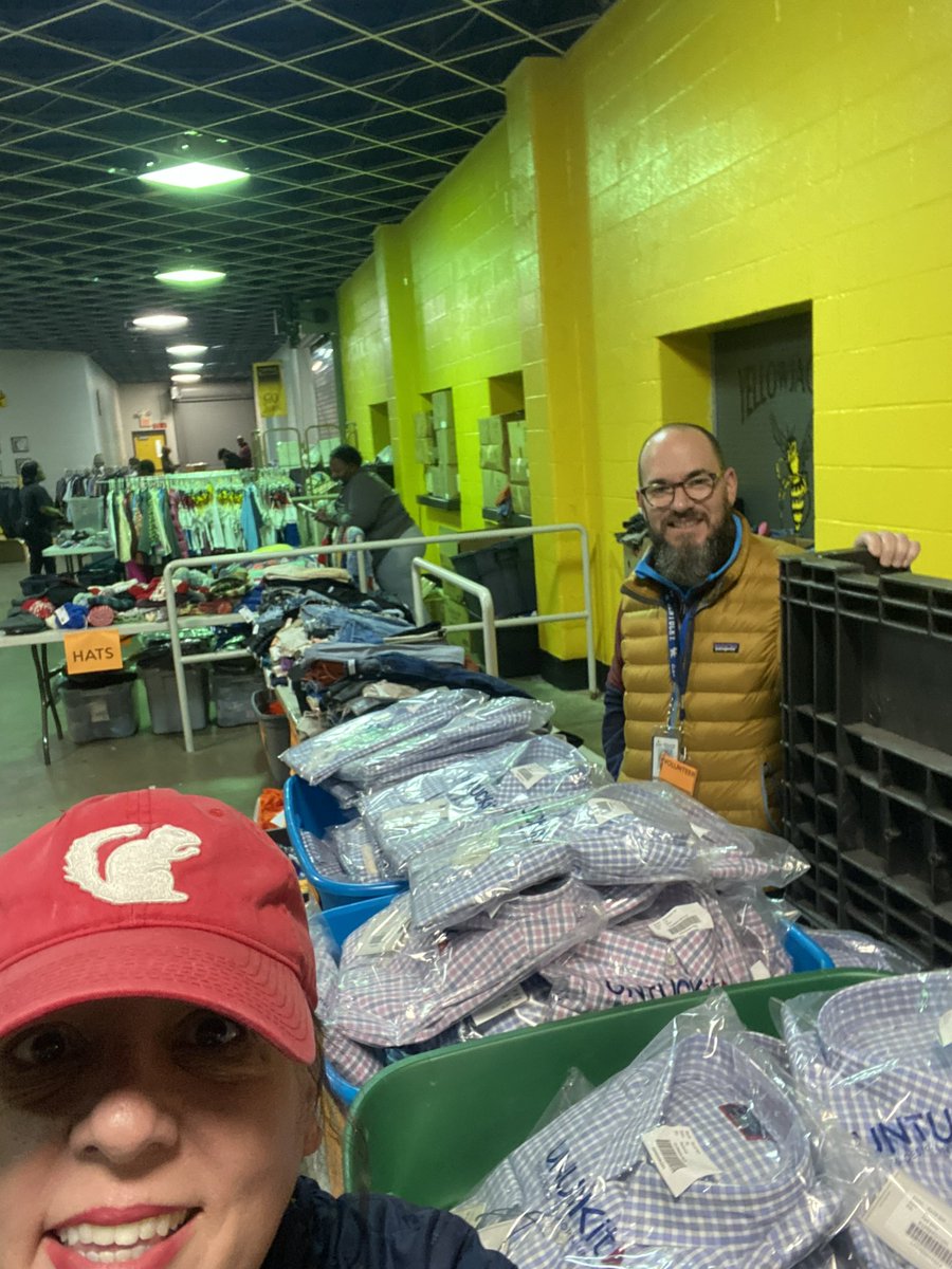 Getting ready for the annual Take What You Can Tote! Clothing Giveaway. Susan Kennedy is here for <a href="/PathfinderJCPS/">Pathfinder School of Innovation</a> and I’m here for the <a href="/AuburndaleElem/">Auburndale Elementary School</a> Wildcats! Great way to start the weekend! <a href="/JCPSAsstSuptES/">Dr. LaMesa Marks-Johns</a> <a href="/JCPSKY/">JCPS</a>