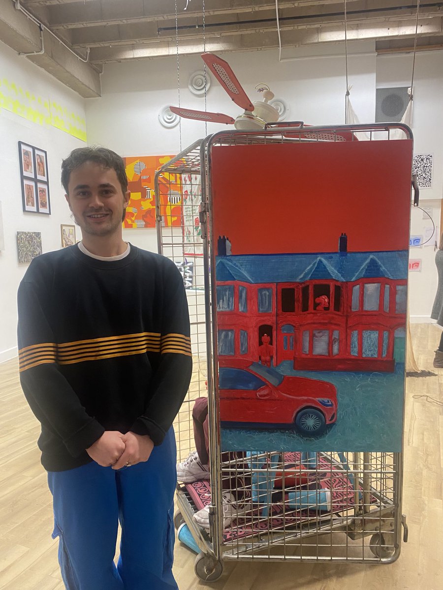 ⁦In town this weekend? Recommend a look <a href="/CardiffMetCSAD/">Cardiff School of Art & Design</a>⁩ student exhibition on ground floor Queens Arcade Shopping Centre. Fascinating and beautiful pieces of work by very talented 3rd year students including @cardiffcentlab very own ⁦<a href="/LynnGlaister/">Lynn Glaister 💙🖤</a>⁩ #CardiffCentral