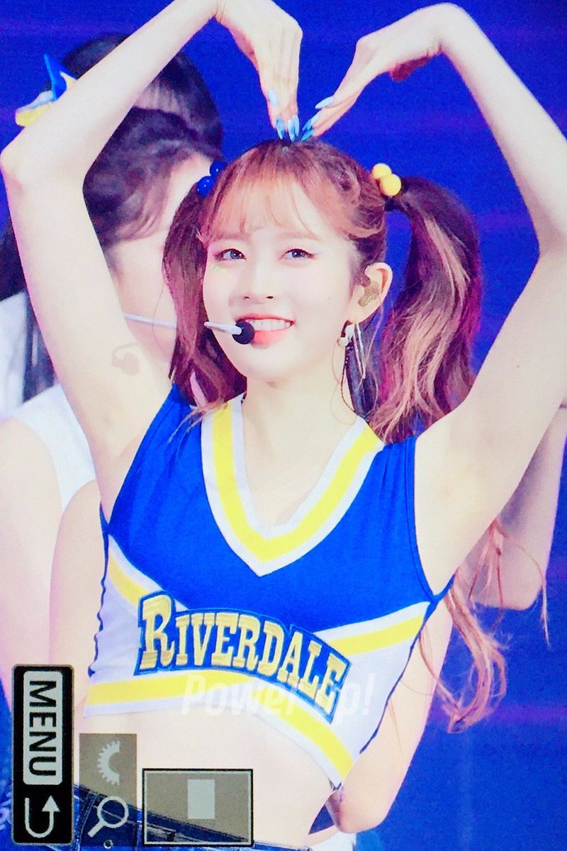 221210 cheer up baby!💙💛
#스테이씨 #시은 #STAYC #SIEUN