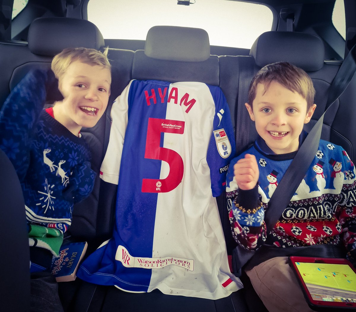 CoachScan's tweet image. What an absolute star! 2 happy boys and an early Christmas present for them.. thank you  @DomHyam_95 🏴󠁧󠁢󠁳󠁣󠁴󠁿🏴󠁧󠁢󠁳󠁣󠁴󠁿🌹