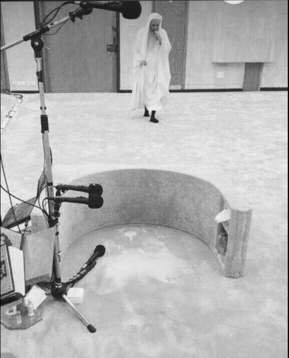 إنَّا لله وإنَّا إليه راجعون،،
توفِّي الشيخ #أحمد_الحواشي
الإمام السابق للجامع الكبير بمدينة
#خميس_مشيط
اللهمَّ ارفعْ درجته في المهديِّين
واخلُفْه في عَقِبِه في الغابرين
واغفرْ لنا وله يا ربَّ العالمين.
آمين آمين.