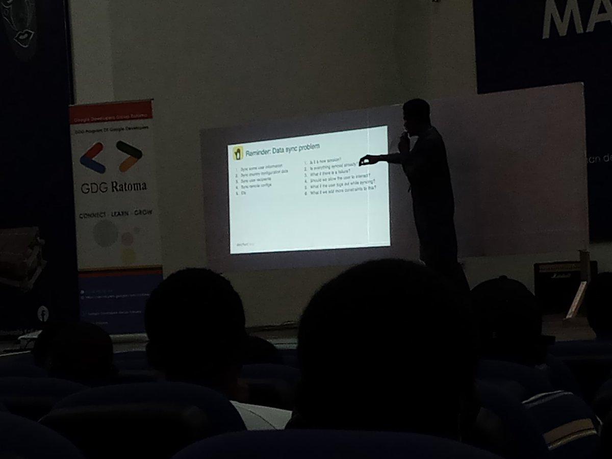 Cyprien_T's tweet photo. State Machines et comment elles façonnent les architecture mobiles par @Rygellouv, Ingénieur lociciel chez @sendwaveapp 
#DevFest #DevFestConakry #DevFestConakry2022 #GDG https://t.co/FbiEImf7SK