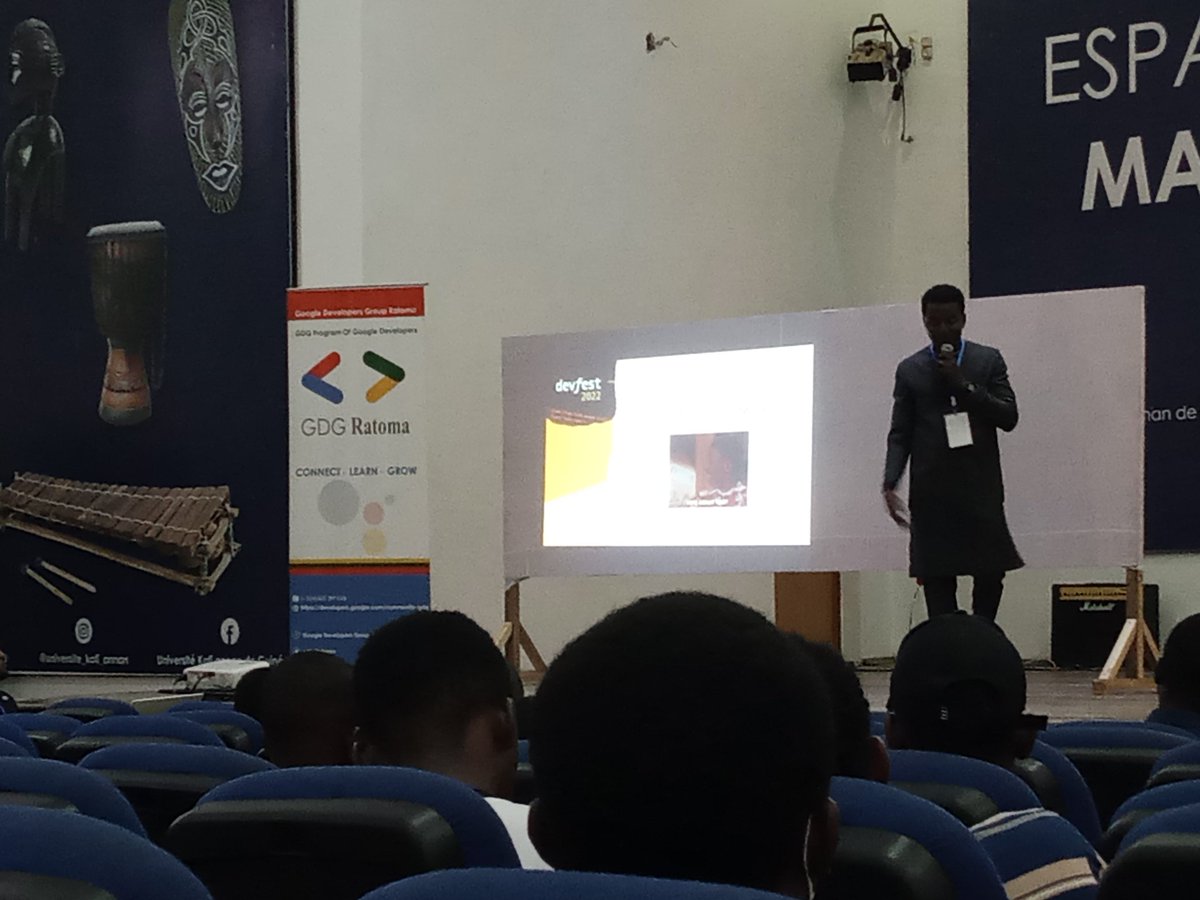 Cyprien_T's tweet photo. State Machines et comment elles façonnent les architecture mobiles par @Rygellouv, Ingénieur lociciel chez @sendwaveapp 
#DevFest #DevFestConakry #DevFestConakry2022 #GDG https://t.co/FbiEImf7SK