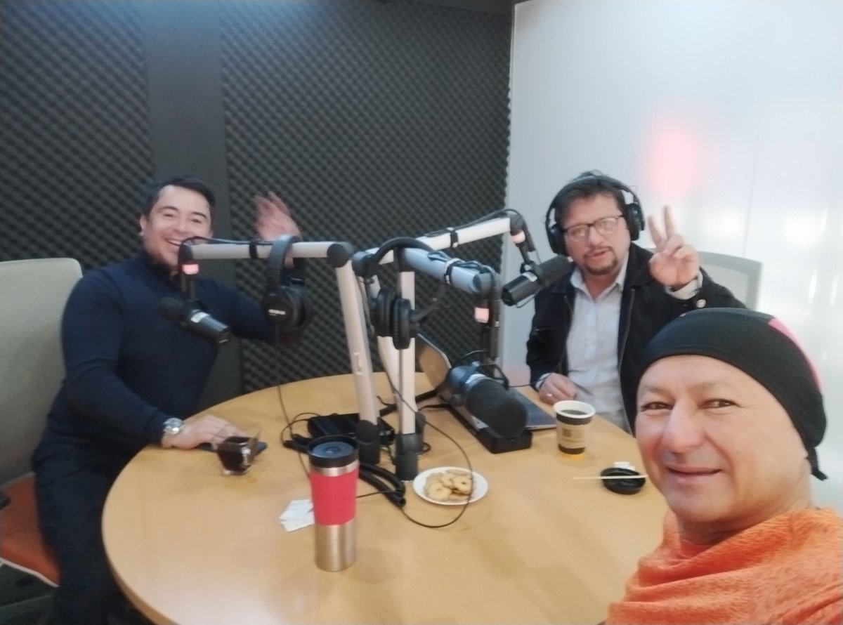 SoloPorPlacer's tweet photo. Ya estamos en el estudio de @Imagen_Puebla @ferperezcorona @fredyacob @ViticulturaMh en 105.1 FM https://t.co/XsRccfwDcI