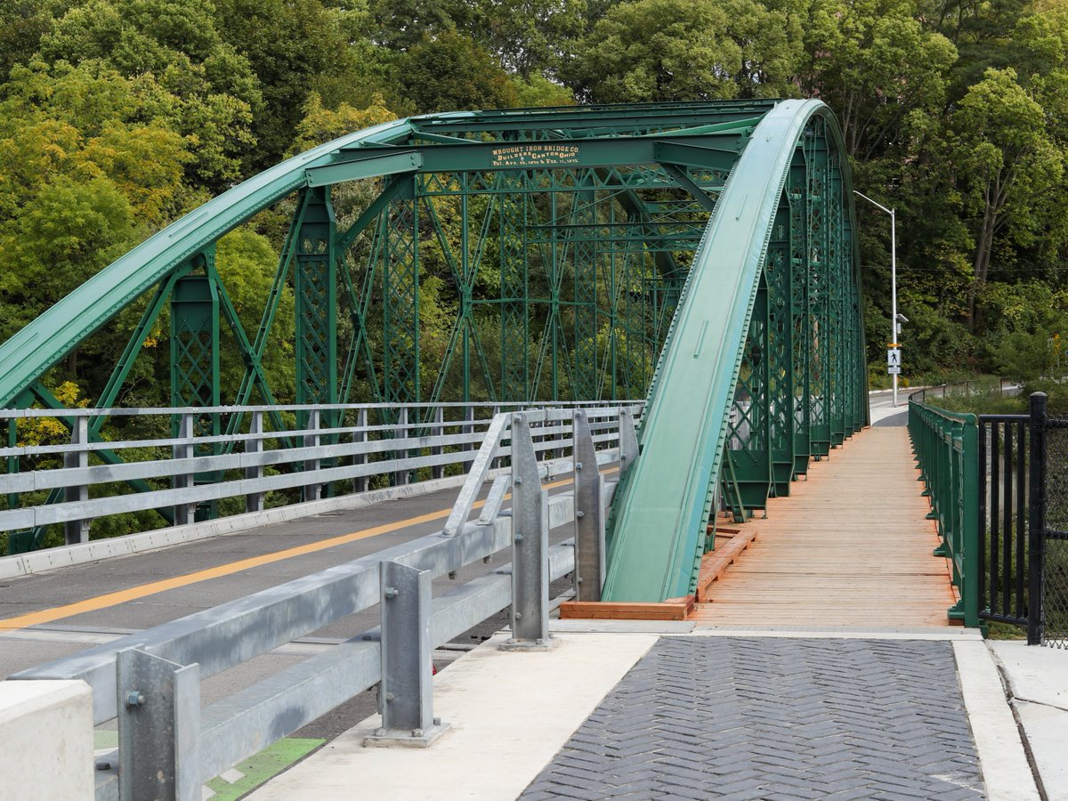 The City and its partners at <a href="/TheHEALab/">The Heal</a> are surveying individuals online and in-person about Blackfriars Bridge. Take the survey here: getinvolved.london.ca/blackfriarsbri…  
  
#LdnOnt