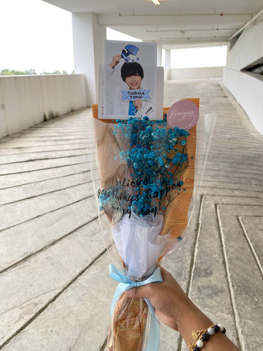 jellyyue's tweet photo. celebrated my birthday today 😼💙 https://t.co/ogu9LjmAGW