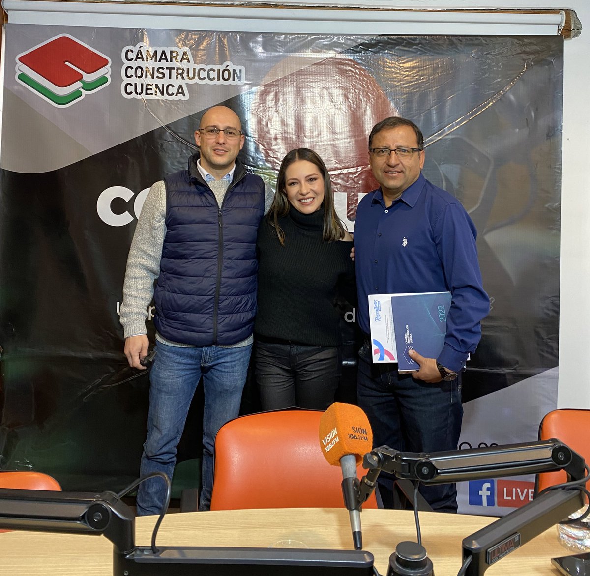 JaimeMoreno_M's tweet photo. 💙❤️ Muchas gracias a @radialvision y la @camaraconscue por este espacio de diálogo.
Continuamos nuestro trabajo por una #CuencaEc atenta a las necesidades de su ciudadanía. #RescatemosCuenca https://t.co/sYOVLril4y