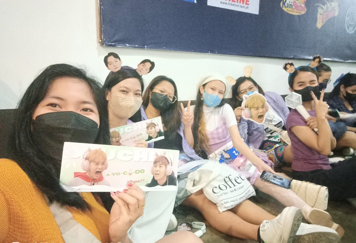 iLoveSuho11's tweet photo. Hi sa mga nakasama ko kagabi ! Super enjoy dahil din sa inyo.. 😍 Hope to see you all sa next exo con ! ♥️ @kaly_ndaryo @im_eri1485 @tuandonglee @joelang730 @loeyixing__exo
@kazzybbh
#TeamGenAd
#BeYou2inManila
#xiuchen https://t.co/9asnt0gpPn