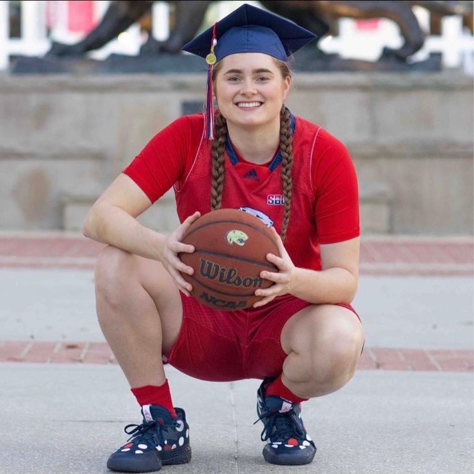 SouthAlabamaWBB's tweet photo. Happy Graduation Day, Casey‼️🎓

☑️ BS in Sports Management 
☑️ MS in Sports Management 

#FergNation | #JagNation https://t.co/gjRip7mLHe