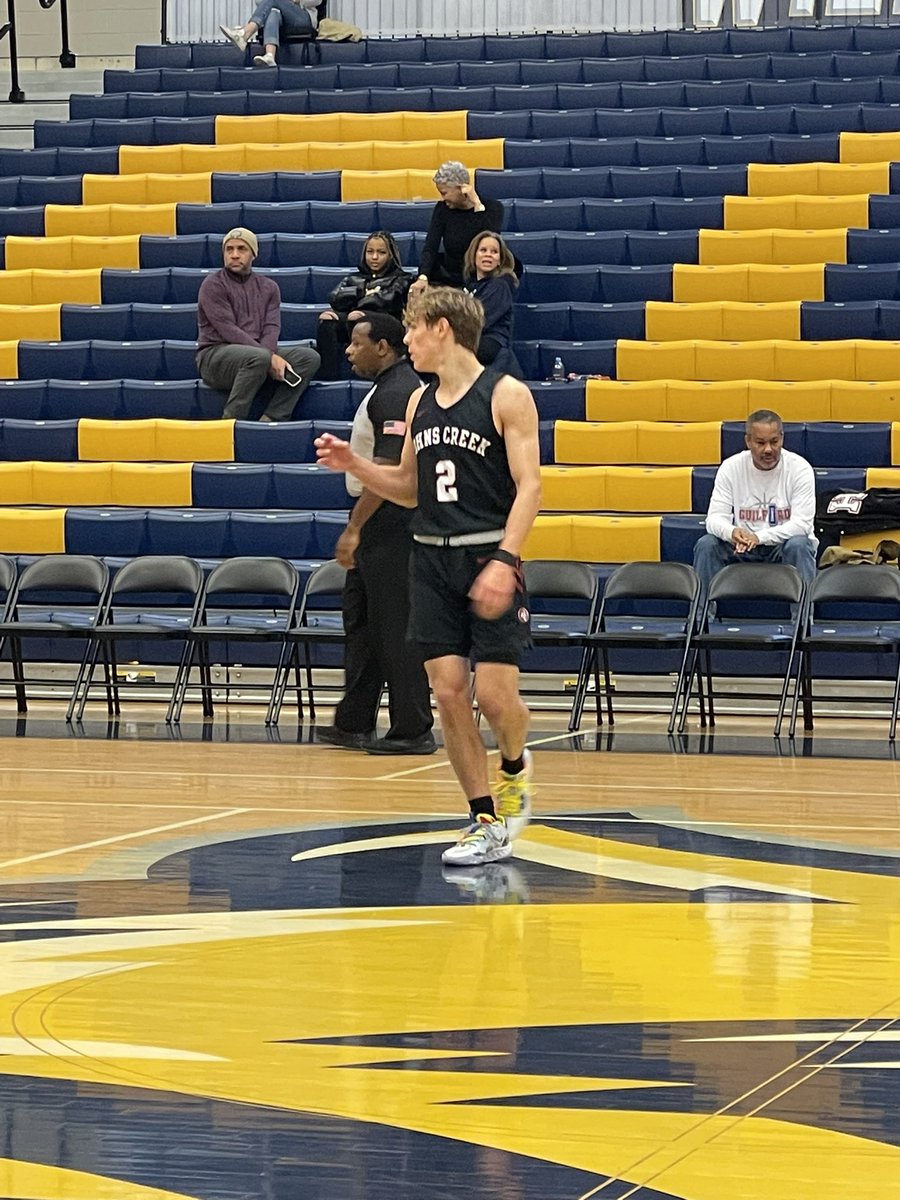 Proven_Prospect's tweet photo. Half

Heritage 29
Johns Creek 27

Johns Creek has made a come back going on a 15-4 run in the second quarter. 

Johns Creek Ethan Wainer leads all scorers with 10.

Okil Freeman leads Heritage with 9. https://t.co/qh7Mk3isco