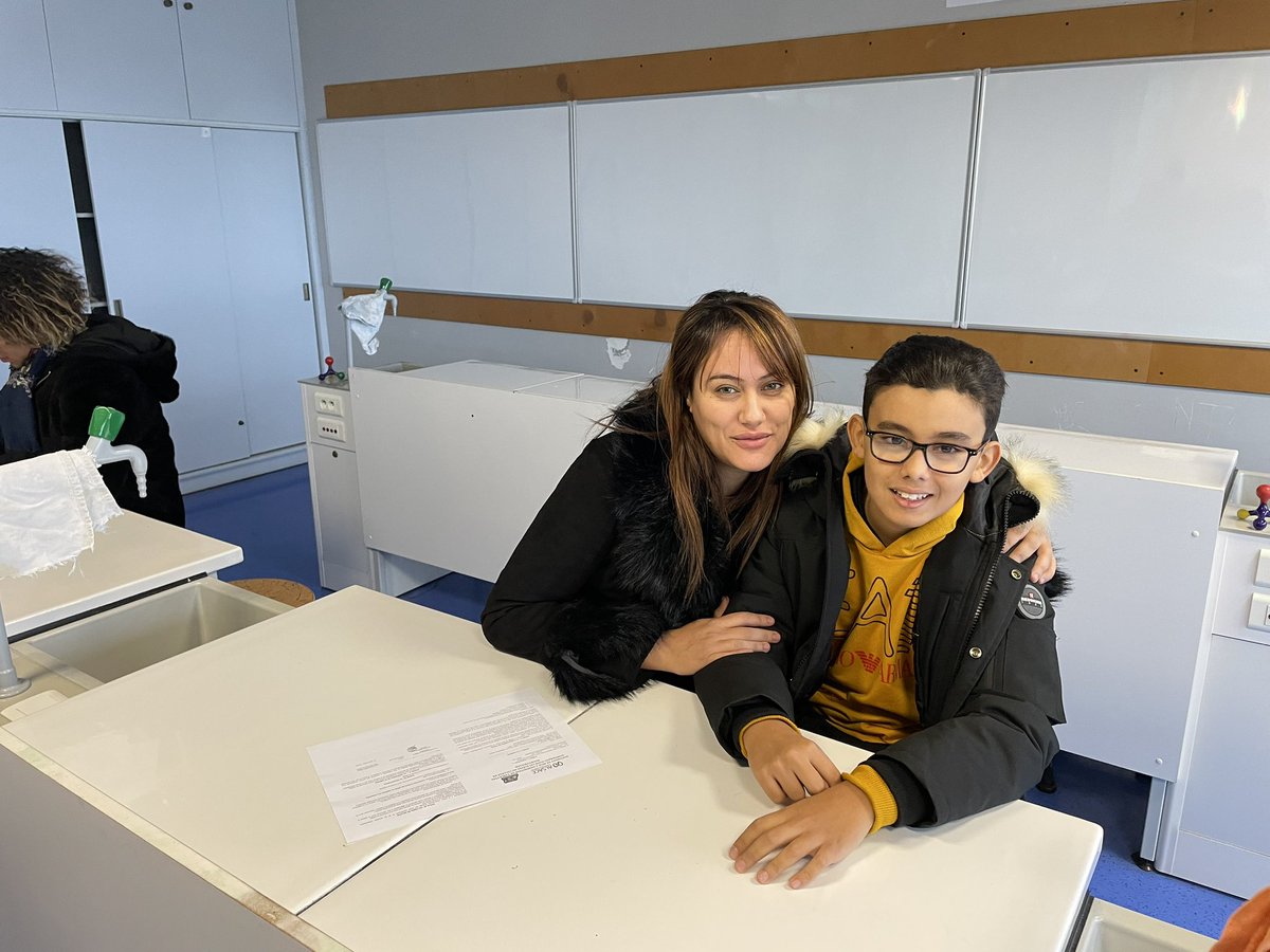 #Mulhouse Une première distribution de tablettes comme test sur une seule classe de 6 eme avant de l’élargir a l’ensemble des 6 ème au mois de Janvier au collège de Bourtzwiller Une opération financée <a href="/toutelalsace/">Toute l'Alsace</a> pour lutter contre la fracture numérique <a href="/F_Bierry/">Frédéric BIERRY</a> <a href="/bruno_fuchs/">Bruno Fuchs</a>