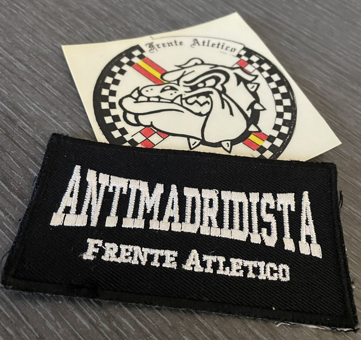 Por que cumplir años no siempre es malo !! Gran regalo de un buen amigo, uno de los parches que me faltaban, una de esas pegatinas raras . . . Un regalo con estilo, el estilo de una pasión !! Seguimos !!